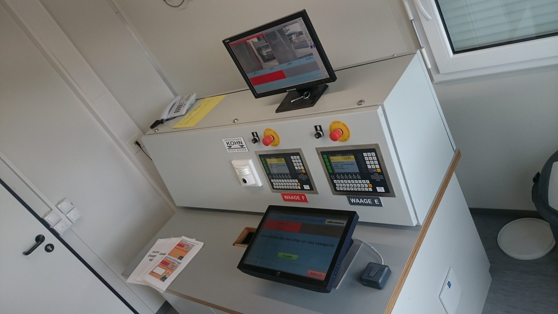 KOHN-Leitstand mit individuell konfigurierten Bedienpanels